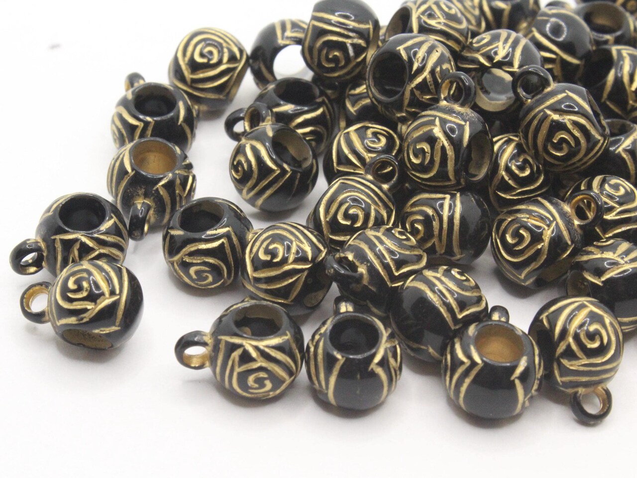 50 9mm Black Round Plastic Beads with Gold Flower Pattern Large Hole Beads with Loop
